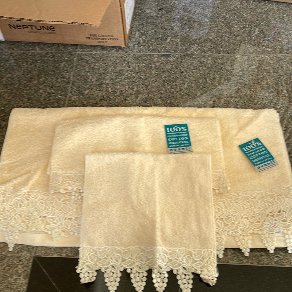 Avanti Vineyard 3 piece towel set